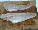 صورة لخطوة 3 من وصفة 🐟 سمك 🐟 مشوي بالفرن 🐟 (دنيس) وأرز 🍚 صيادية 🐟 مع السلطة 🥗