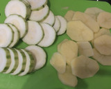 Foto del paso 1 de la receta: Calabacín y papas al horno