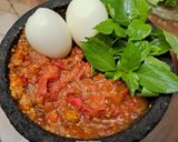 Foto langkah ke 5 dari resep Sambal Kemiri Telur Bulat.