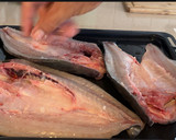 Foto del paso 2 de la receta: Lubina a la espalda