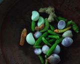 Foto langkah ke 1 dari resep Cumi Udang Kuah Pedas.