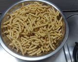 ગાંઠીયા (જારાથી પાડેલા)(Ganthiya Recipe In Gujarati) રેસીપી સ્ટેપ3ફોટો