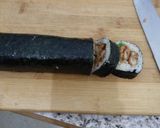 Foto langkah ke 6 dari resep Sushi roll ala rumahan (Norimaki Sushi).
