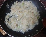 Foto del paso 2 de la receta: Tortilla de papas con cebolla, fuet y perejil picado