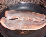Foto del paso 3 de la receta: Salmón con guarnición de ensalada y salsa de champiñones