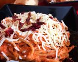 Foto del paso 3 de la receta Espaguetis integrales con atún y salsa de tomate y quesitos