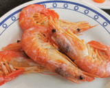 Foto del paso 2 de la receta: Cazuelitas de Merluza y Gambas con Bechamel gratinada