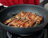 Foto langkah ke 8 dari resep Sate Ayam Khas Sate Senayan Devina Hermawan.