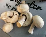 Une image de l'étape 2 de Couronne aux champignons, épinards, tomate et parmesan.