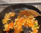 A picture of step 2 of Egg burgi.