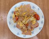 รูปขั้นตอนการทำที่ 6 ของ แฮมผัดไข่ใส่มะเขือเทศ