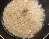 Foto del paso 3 de la receta: Macarrones con tomate natural y salchichas