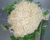 Foto langkah ke 2 dari resep Mie Goreng Sawi.