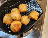 A picture of step 5 of Chicken Cheese Balls.