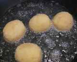 A picture of step 4 of Egg and cheese on fried bread alla Fluffy.