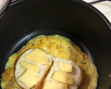 Foto del paso 3 de la receta: Desayuno saludable: egg pocket 🍳 con fruta