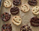 Foto del passaggio 3 della ricetta Biscotti pastafrolla di halloween