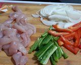 Foto del paso 1 de la receta: Pechuga de pollo con pimientos y salsa de paté (aprovechamiento de salsa)