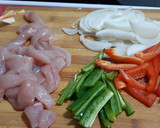 Foto del paso 1 de la receta: Pechuga de pollo con pimientos y salsa de paté (aprovechamiento de salsa)