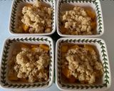 Gambar langkah 2 resipi Mango Crumble.