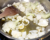 Foto del paso 2 de la receta: Merluza en salsa de marisco
