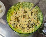 Foto del paso 3 de la receta: Huevos rebozados rellenos de salmón y "falso" caviar