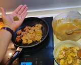 Foto del paso 3 de la receta: Solomillo de cerdo con setas y langostinos en salsa de soja