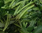 Foto langkah ke 2 dari resep Tumis kangkung telur puyuh.