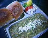 A picture of step 8 of Green pav bhaji recipe.