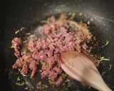 Foto del passaggio 2 della ricetta Fusilli zucchine e salsiccia