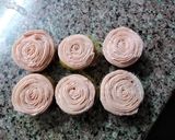 A picture of step 5 of Strawberry cupcakes #weeklyjikonichallenge.