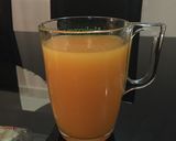 A picture of step 4 of Mango and carrot juice.