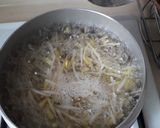 Foto langkah ke 1 dari resep Kongnamul Muchin, Soybean Sprouts Side Dish.