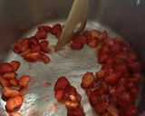 Foto del paso 1 de la receta: Tarta de ruibarbo y frutos rojos con base de galletas lotus