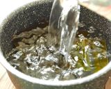 【影片】30秒學懂做 昆布鰹魚高湯的食譜步驟2照片