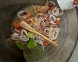 Foto langkah ke 5 dari resep Cumi cumi asam manis daun jeruk.