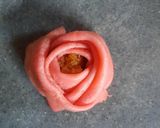 Foto langkah ke 3 dari resep Dadar Gulung Mawar Unti Kelapa.