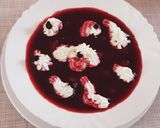 Erdei gyümölcsleves meggyel és áfonyával recept fázis 2 fotója