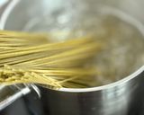 Une image de l'étape 1 de Spaghetti sautés aux lardons & courgettes au curcuma.