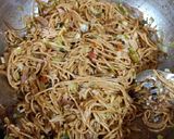 A picture of step 3 of Hakka noodles.