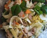 Foto langkah ke 6 dari resep Bakmi goreng.