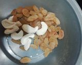 A picture of step 2 of Urad dal ke Dahi Vade.