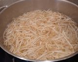 A picture of step 2 of Bean Sprout Salad.