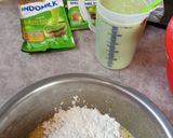 Foto langkah ke 4 dari resep Puding Kukus Matcha Tabur Kismis.