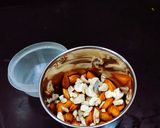 A picture of step 2 of Almond Cashunuts Milkshake.