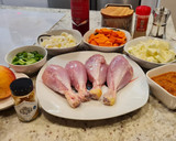 Foto del paso 1 de la receta: Jamoncitos de pollo en salsa de puerros, calabacín y manzana