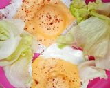 Foto langkah ke 5 dari resep Sunny side up top with melted cheese and chili powder.