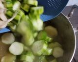 Foto langkah ke 4 dari resep Sup Sayur Oyong Jamur Tiram.