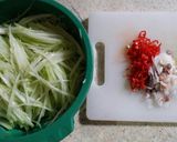 Foto langkah ke 1 dari resep Tumis labu siam dan udang.