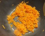 A picture of step 4 of Chicken veggies macronies.